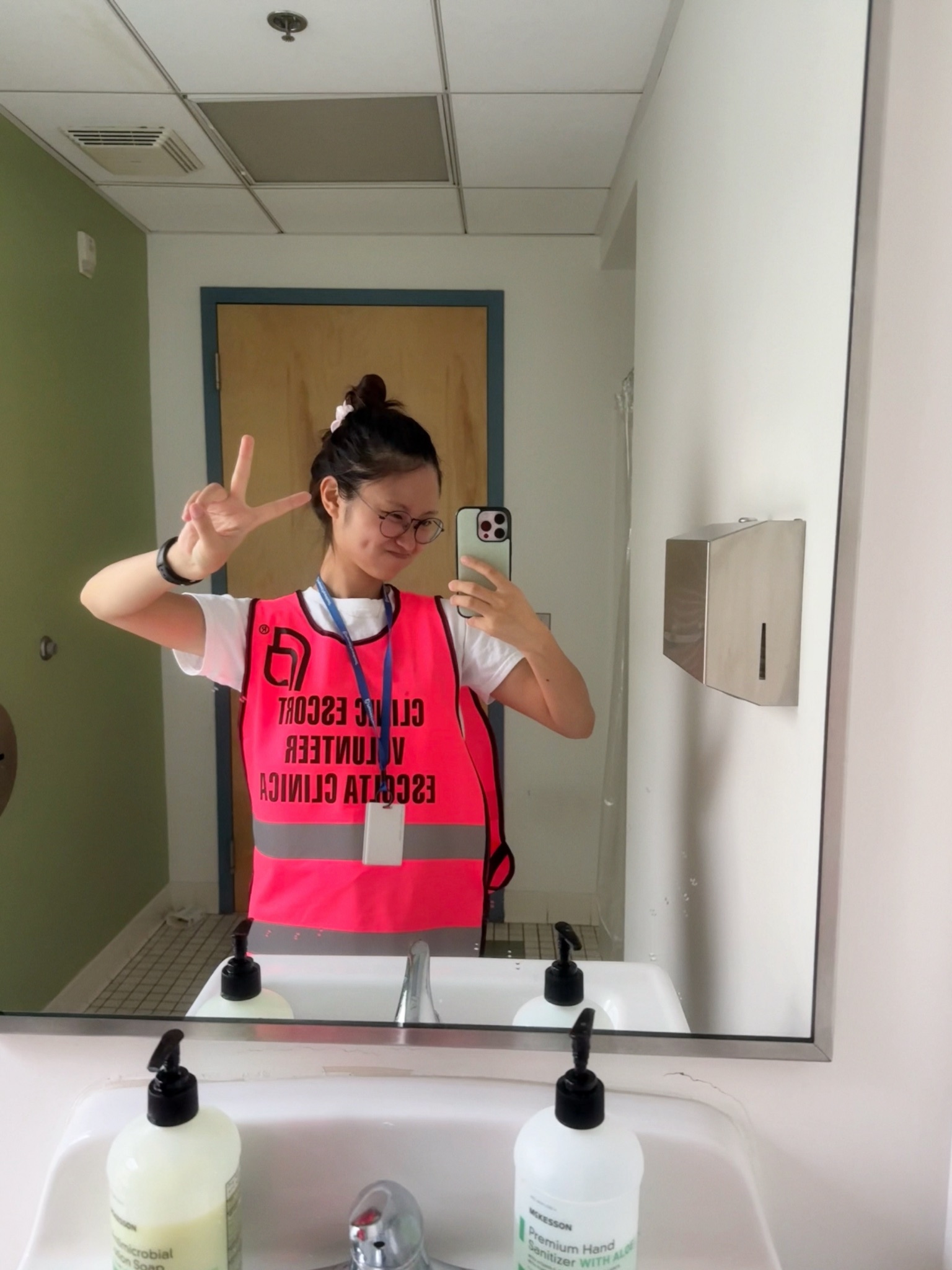 if <ragebaiting bunch of dudes w signs & being passive agressive at prolifers> interests you, you should 
volunteer at planned parenthood 🤩
