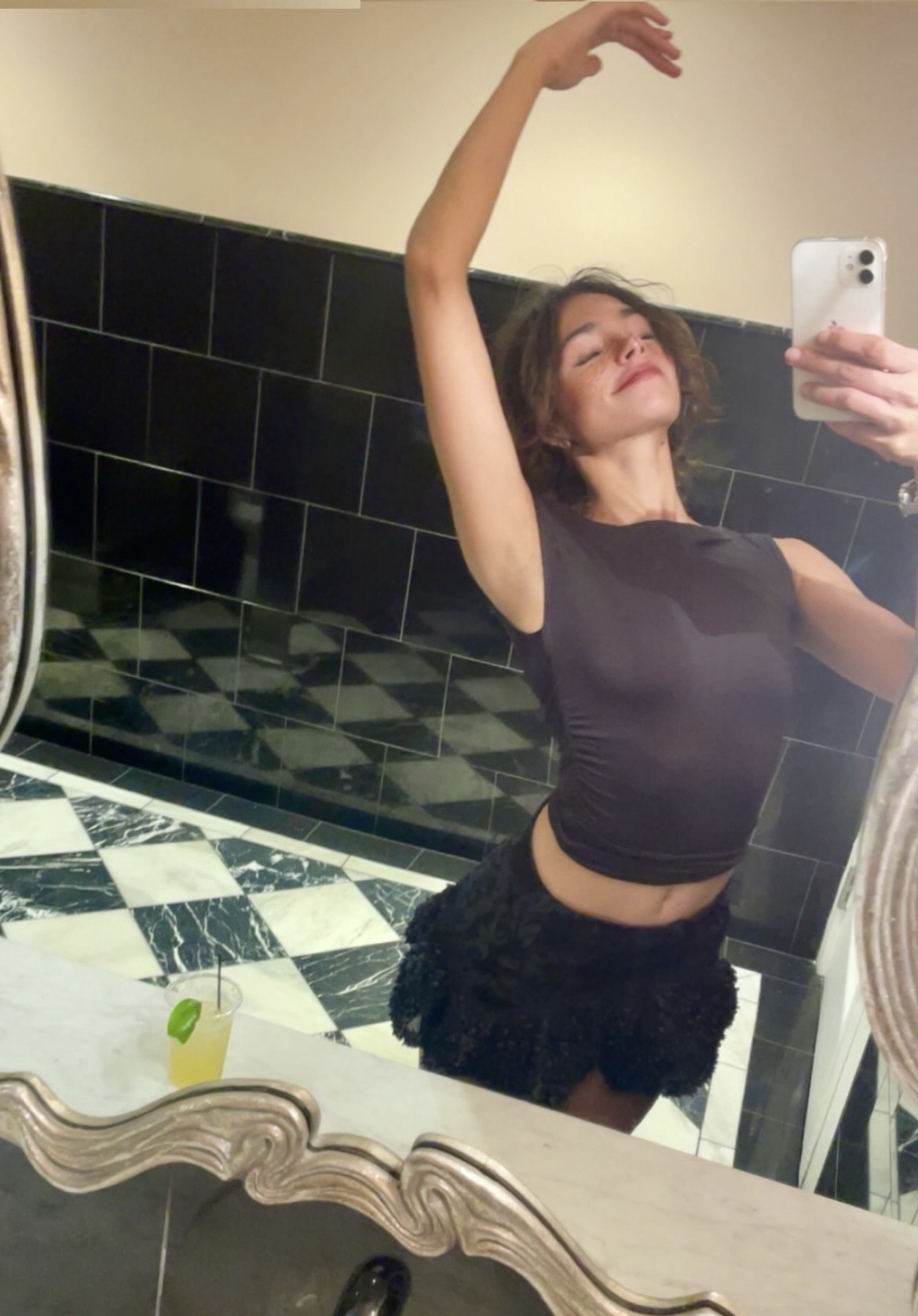 mirror selfies are important